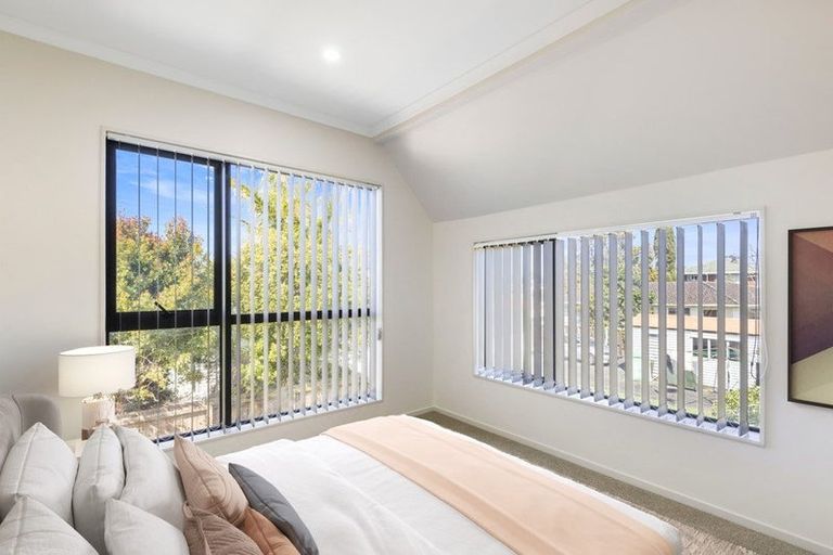 Photo of property in 89d Cascades Road, Pakuranga Heights, Auckland, 2010