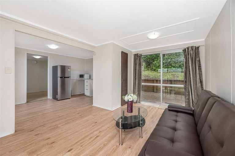 Photo of property in 4/89a Royal Road, Massey, Auckland, 0614