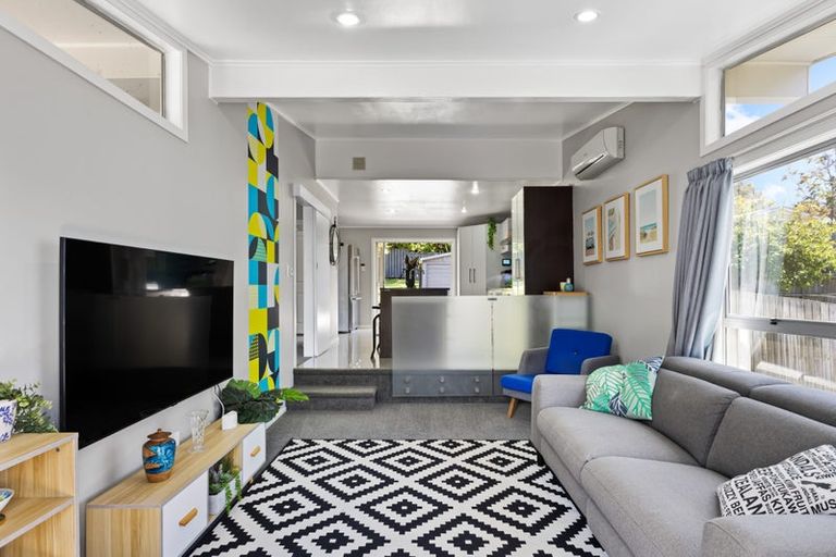 Photo of property in 7 William Hadlow Place, Hatfields Beach, Orewa, 0931