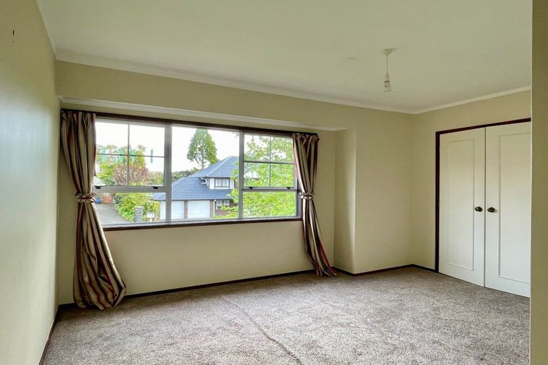 Photo of property in 11 Ravenstone Place, Chatswood, Auckland, 0626