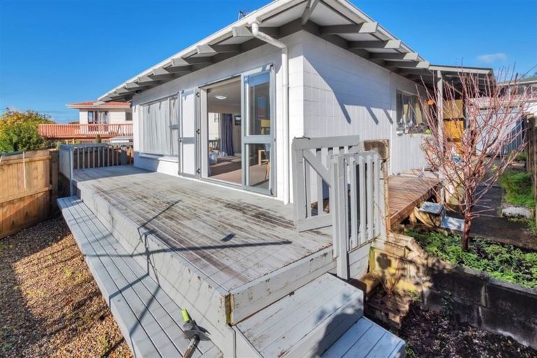 Photo of property in 7 Spence Road, Henderson, Auckland, 0612