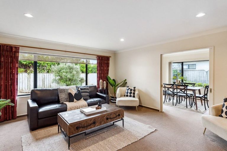 Photo of property in 26 Quadrant Heights, Paraparaumu, 5032