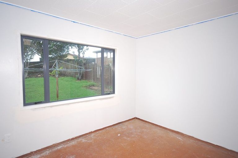 Photo of property in 52 Rosewarne Crescent, Glendene, Auckland, 0602