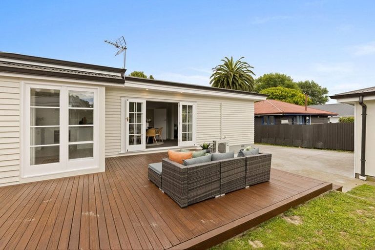 Photo of property in 6 Riverlaw Terrace, Saint Martins, Christchurch, 8022