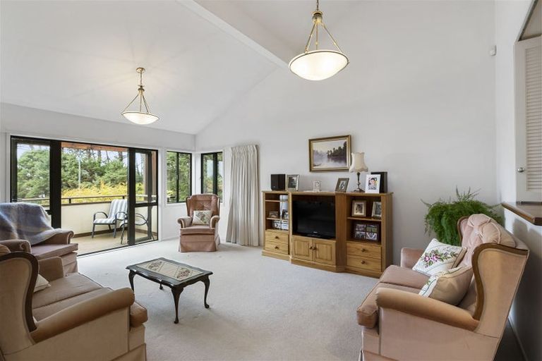 Photo of property in 2/8 Tobago Place, Sunnynook, Auckland, 0620