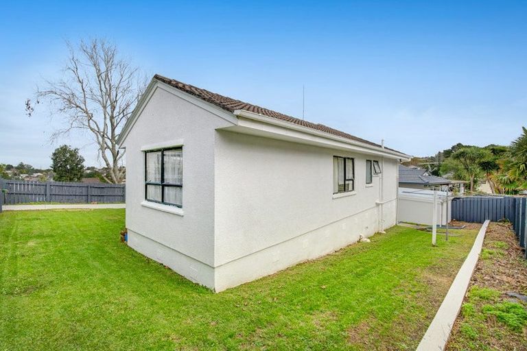 Photo of property in 1/22 Leiden Place, Totara Vale, Auckland, 0629