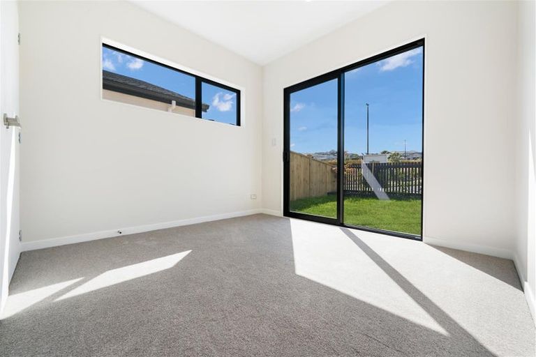 Photo of property in 42 Whakairo Crescent, Gulf Harbour, Whangaparaoa, 0930
