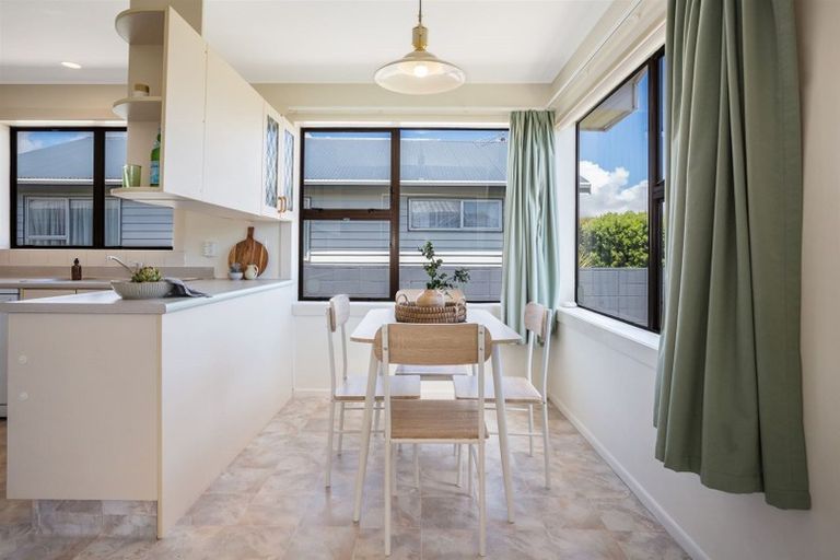 Photo of property in 16 Eskdale Road, Papakowhai, Porirua, 5024