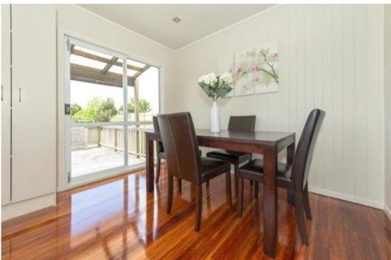 Photo of property in 5 Duncan Avenue, Te Atatu South, Auckland, 0610