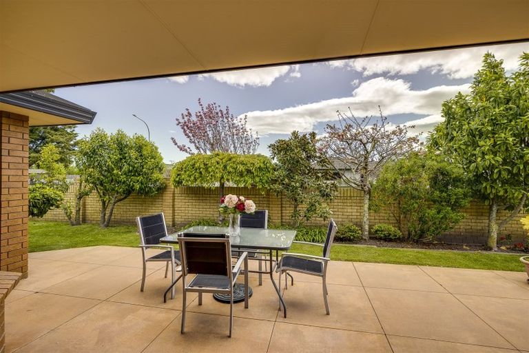 Photo of property in 2 Chelsea Drive, Taradale, Napier, 4112