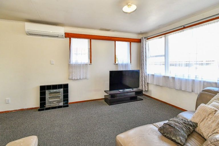 Photo of property in 12a Waiari Road, Conifer Grove, Takanini, 2112