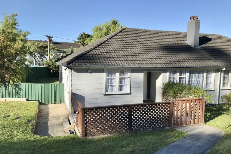 Photo of property in 92 Kowhai Street, Naenae, Lower Hutt, 5011