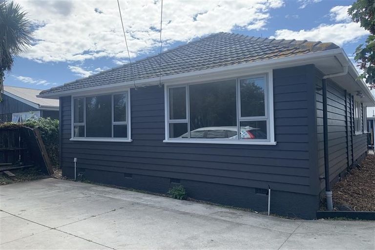 Photo of property in 100 Northcote Road, Northcote, Christchurch, 8052