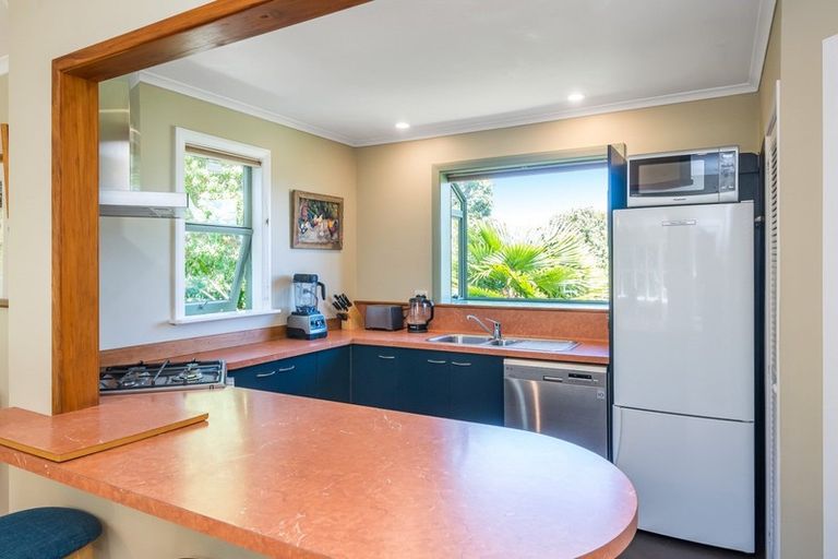 Photo of property in 2 Tui Crescent, Waikanae, 5036