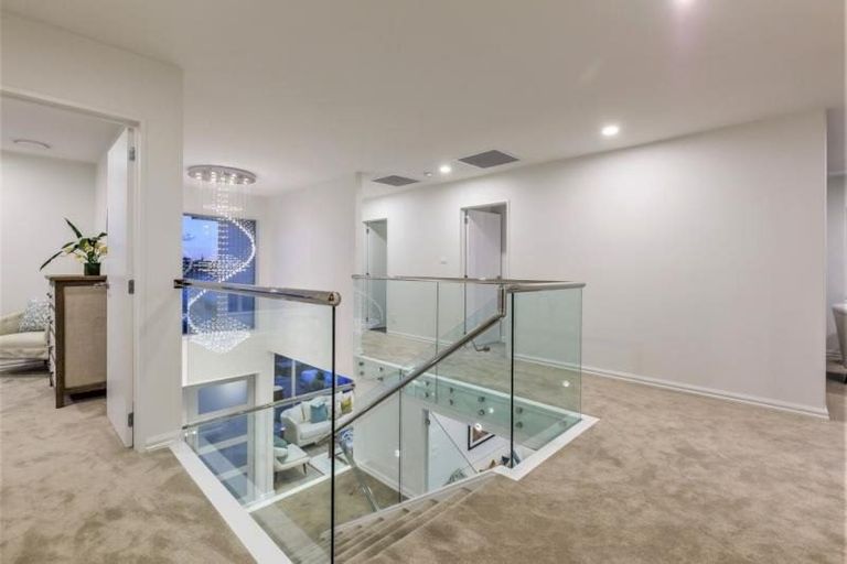 Photo of property in 10 Ian Gordon Lane, Orewa, 0931