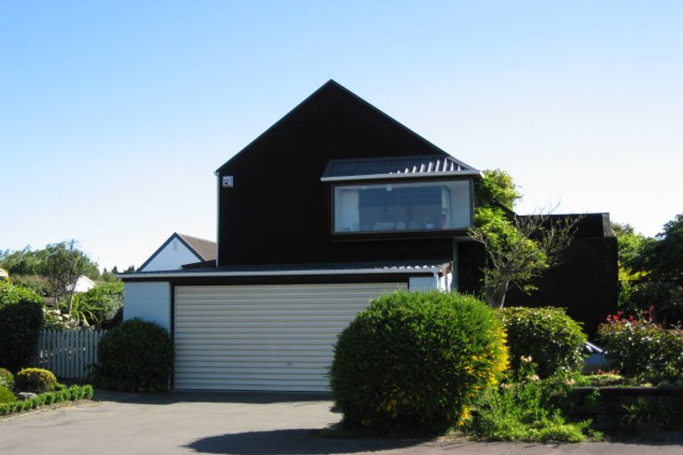 Photo of property in 19 Crosdale Place, Burnside, Christchurch, 8042