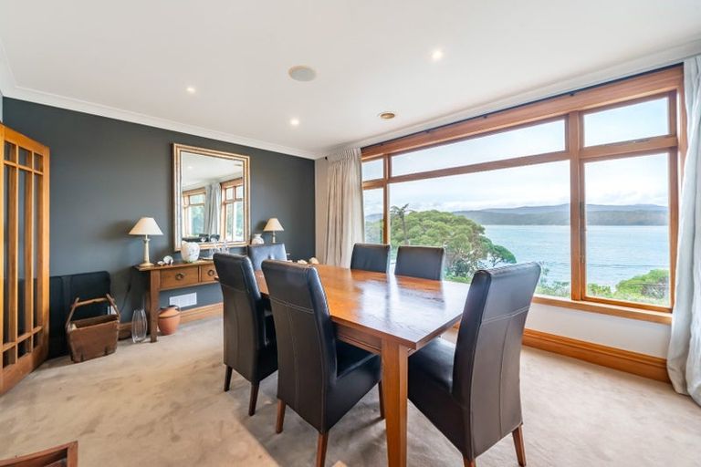 Photo of property in 42 Pretoria Road, Karaka Bays, Wellington, 6022
