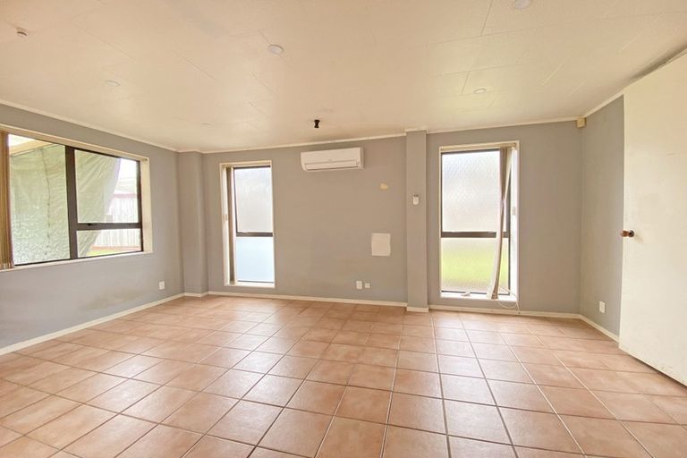 Photo of property in 19 Sunningdale Street, Wattle Downs, Auckland, 2103