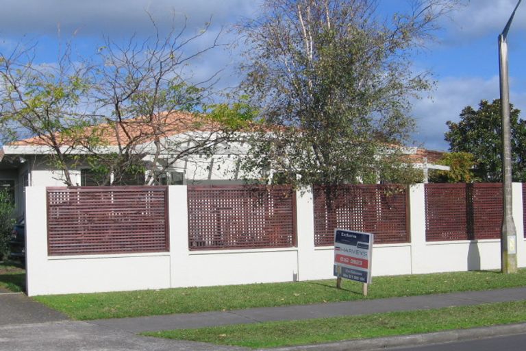 Photo of property in 14 Suncrest Drive, West Harbour, Auckland, 0618