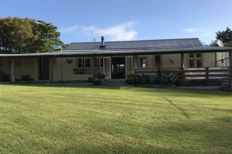 Photo of property in 32 Edwards Street, Kimbolton, Feilding, 4777