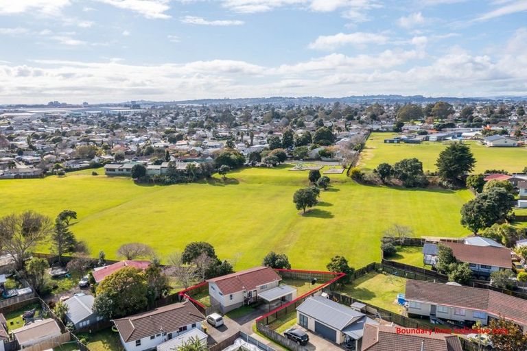 Photo of property in 2/6 Bundena Place, Clendon Park, Auckland, 2103
