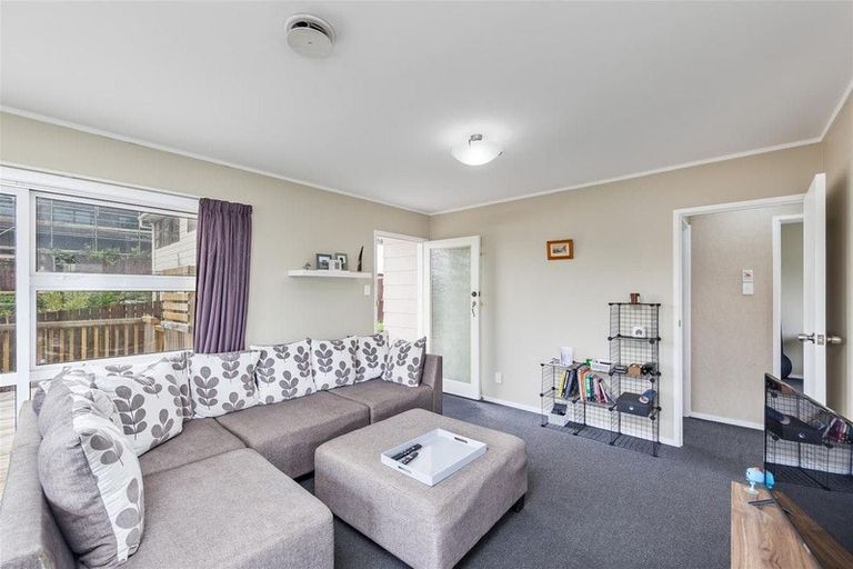 Photo of property in 2/121 Seymour Road, Sunnyvale, Auckland, 0612