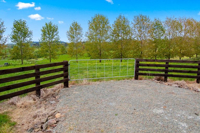 Photo of property in 54 Rangiora Road, Kaiwaka, 0573