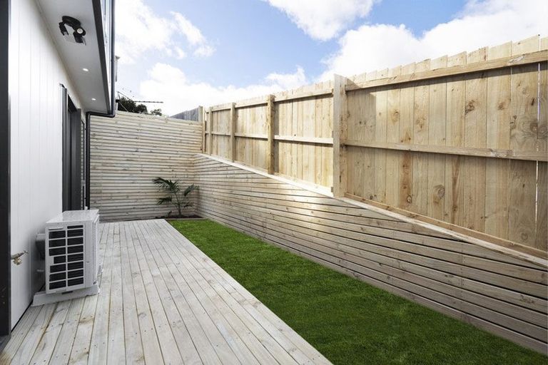 Photo of property in 69b Chivalry Road, Glenfield, Auckland, 0629