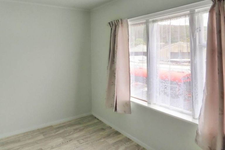 Photo of property in 9 Eldon Grove, Taita, Lower Hutt, 5019