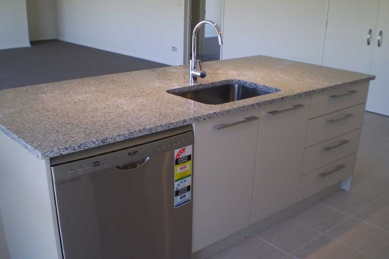 Photo of property in 28 Mokihi Gardens, Hillmorton, Christchurch, 8024