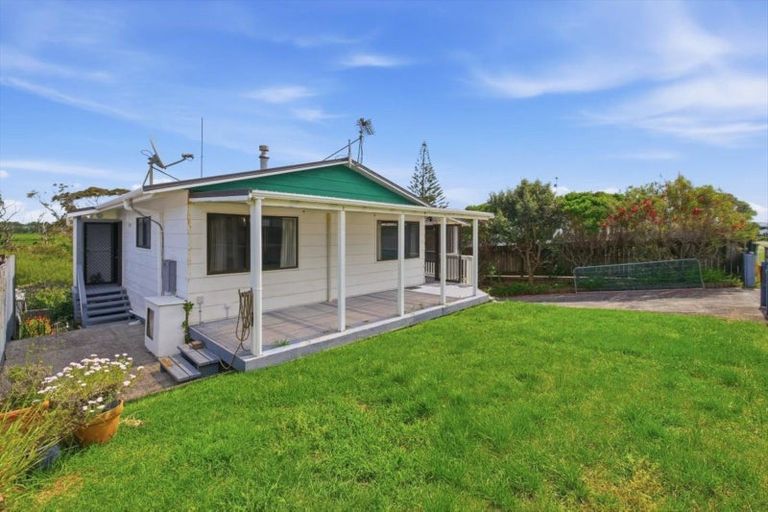 Photo of property in 350 Pukehina Parade, Pukehina, Te Puke, 3189