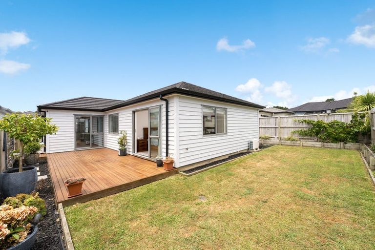 Photo of property in 24 Tarras Road, Kumeu, 0810