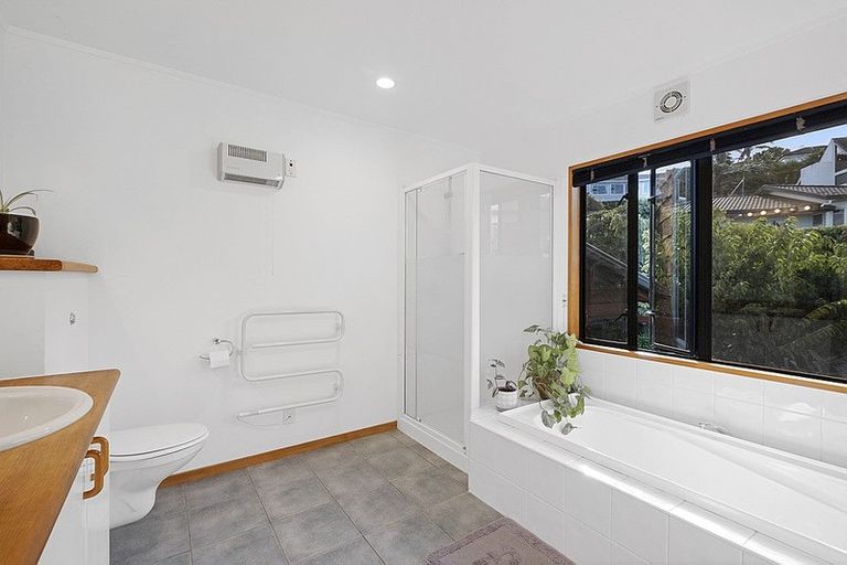 Photo of property in 11 Calypso Place, Rothesay Bay, Auckland, 0630