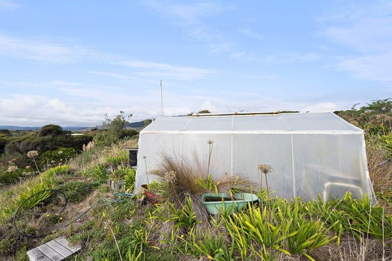 Photo of property in 64 Paetawa Road, Peka Peka, Waikanae, 5391