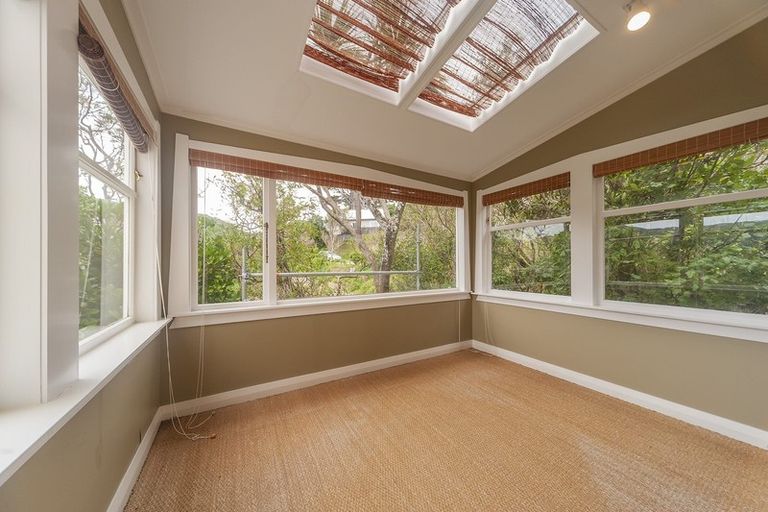 Photo of property in 6 Highland Crescent, Wadestown, Wellington, 6012