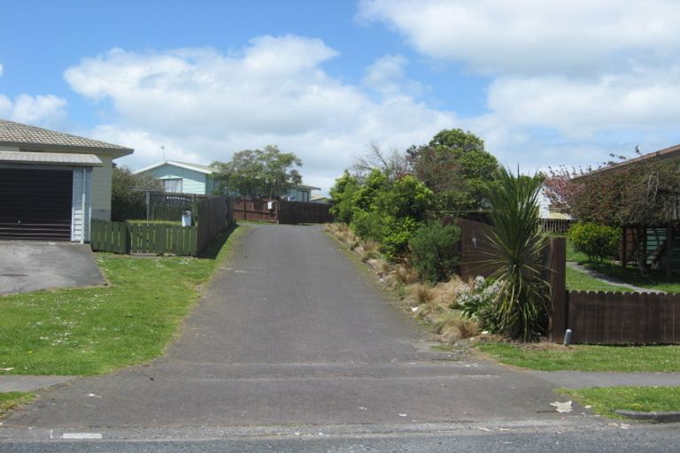 Photo of property in 37 Maplesden Drive, Clendon Park, Auckland, 2103