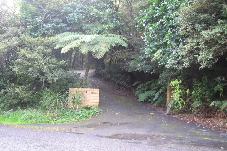 Photo of property in 15 Taraire Road, Titirangi, Auckland, 0604