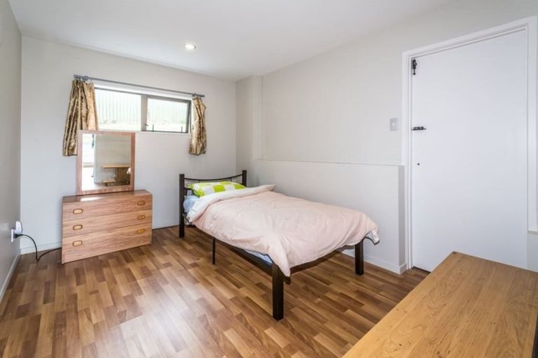 Photo of property in 4 St Catherine Crescent, West Harbour, Auckland, 0618