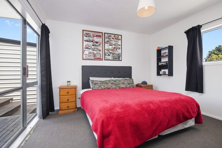 Photo of property in 11 Collingwood Road, Waiuku, 2123