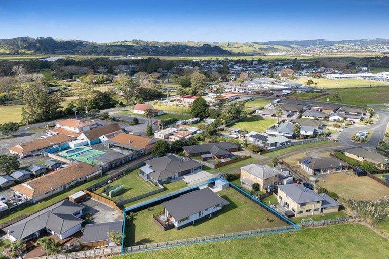Photo of property in 30 Aitkenhead Court, Parakai, 0830