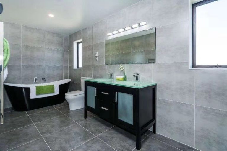 Photo of property in 5 Kahu Close, Orewa, 0931