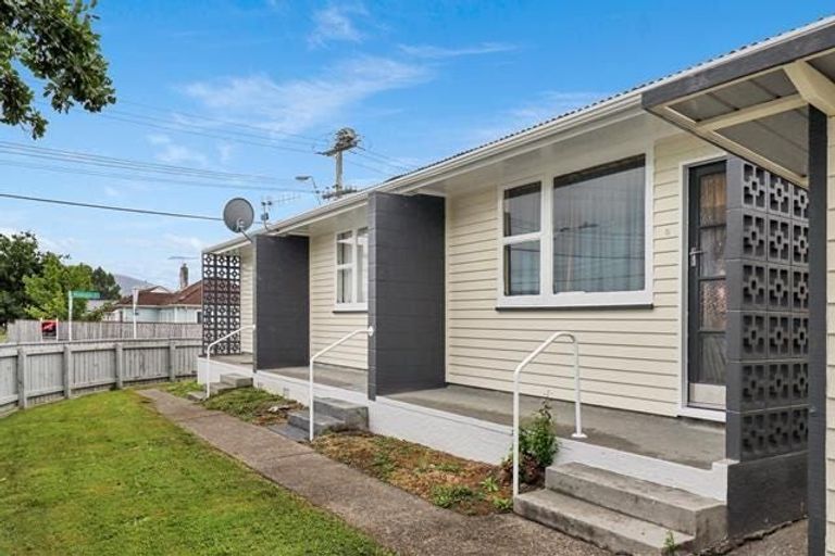 Photo of property in 1/136-138 Waddington Drive, Naenae, Lower Hutt, 5011