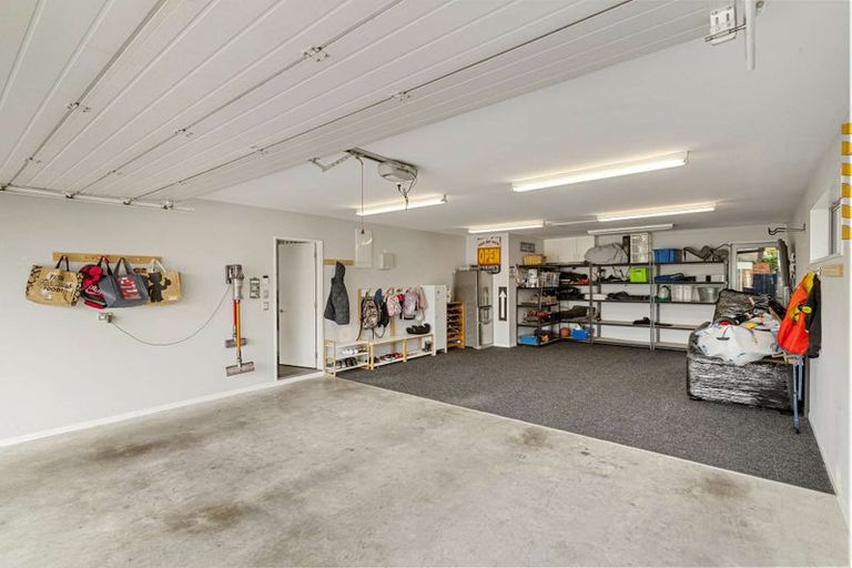 Photo of property in 33 Broadhaven Avenue, Parklands, Christchurch, 8083