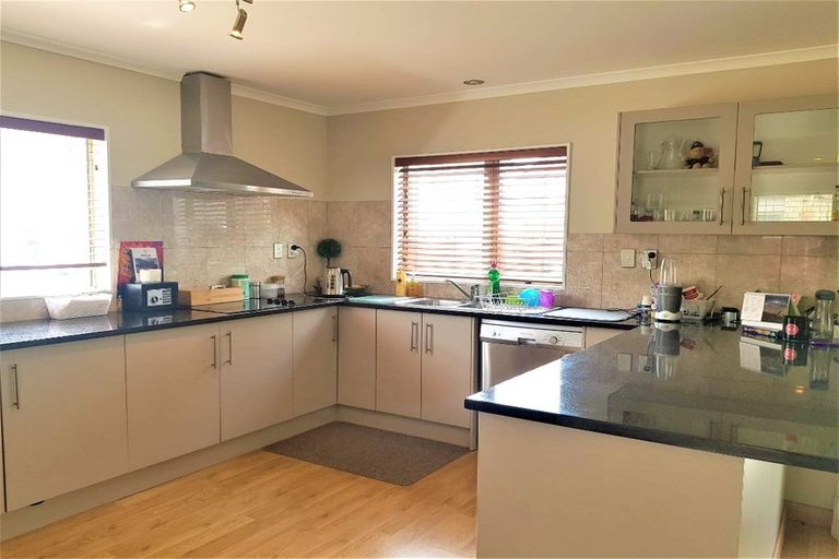 Photo of property in 16 Tavua Lane, Ranui, Auckland, 0612