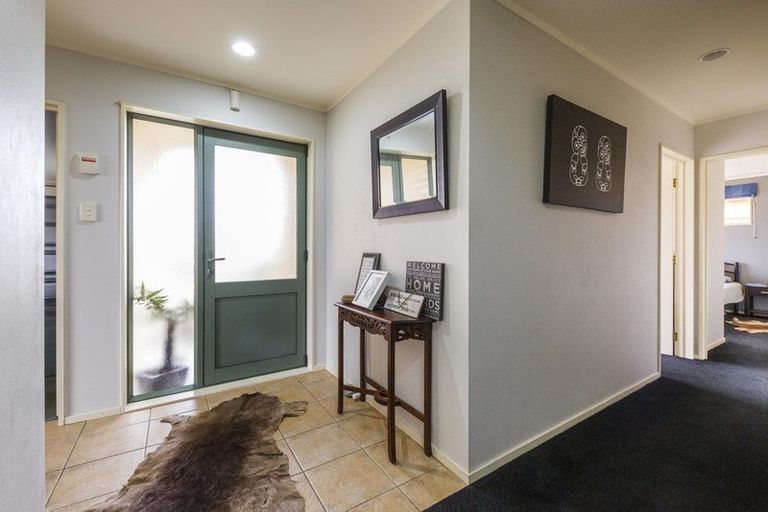 Photo of property in 3 Logan Way, Kelvin Grove, Palmerston North, 4414