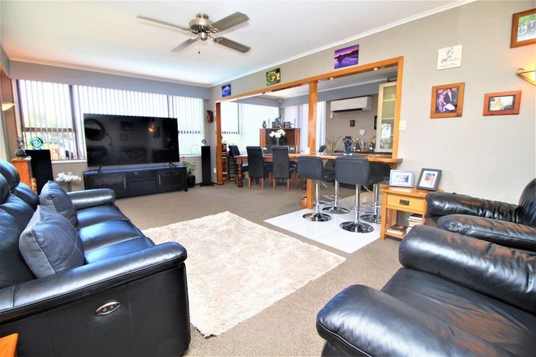 Photo of property in 5 Claridge Street, Glen Eden, Auckland, 0602