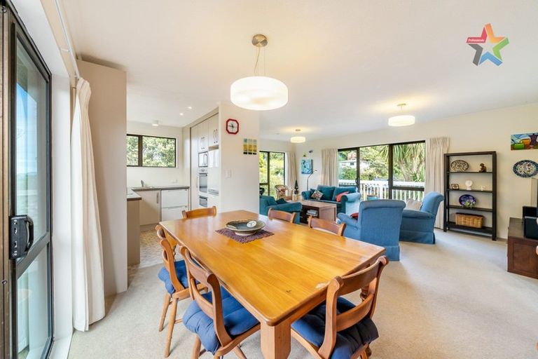 Photo of property in 42 Matuhi Street, Tirohanga, Lower Hutt, 5010