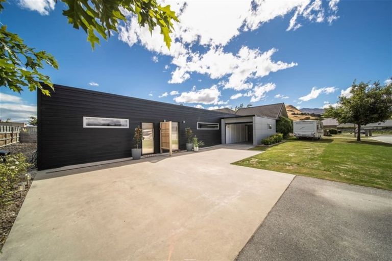 Photo of property in 15 Bridesdale Drive, Lake Hayes, Queenstown, 9304