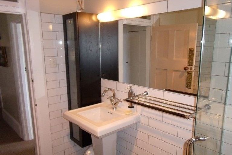 Photo of property in 16 Sealy Road, Bluff Hill, Napier, 4110