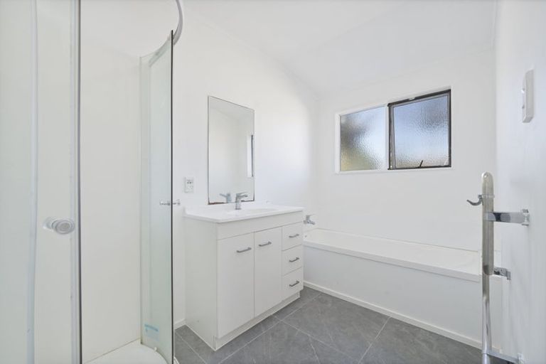 Photo of property in 28 Dallinghoe Crescent, Milford, Auckland, 0620
